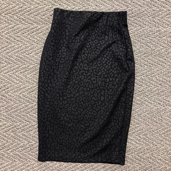 Leopard Print Pencil Skirt - Picture 2 of 3